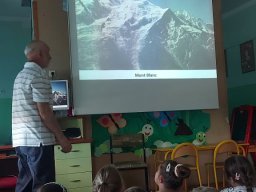 b_1024_768_0_00_images_2022_2023_1-3_AkademiaMalych_szczepanek_348842690_1187346098486681_7883232724923810843_n